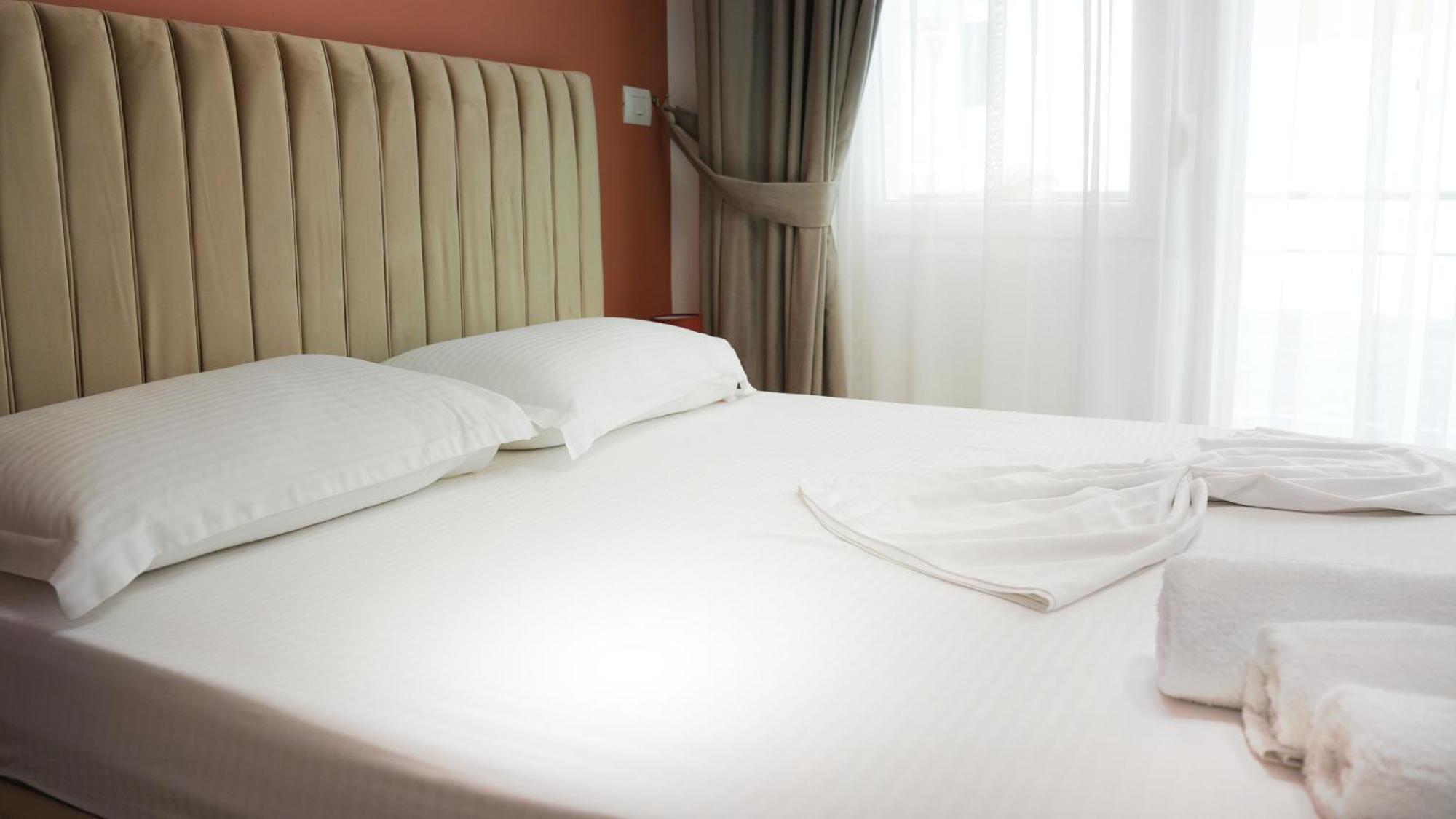 Hotel Luris Голем Екстер'єр фото